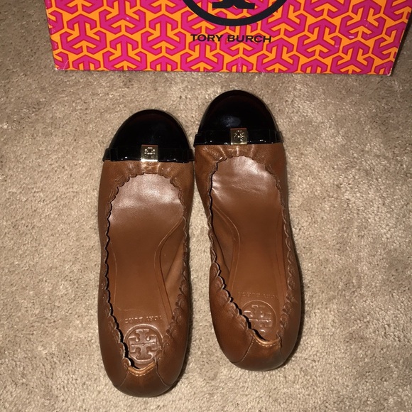 Read description-Tory Burch Romy Mid-Heel Almond & Black Heels Size 9.5 - Picture 7 of 10